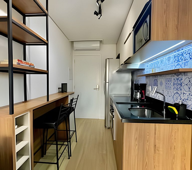 Studio Amplo com Luz Natural I Jardins Alto Padrão