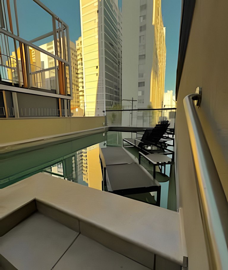 Studio Amplo com Luz Natural I Jardins Alto Padrão