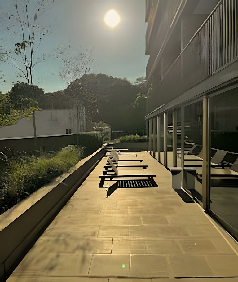 Studio Amplo com Luz Natural I Jardins Alto Padrão